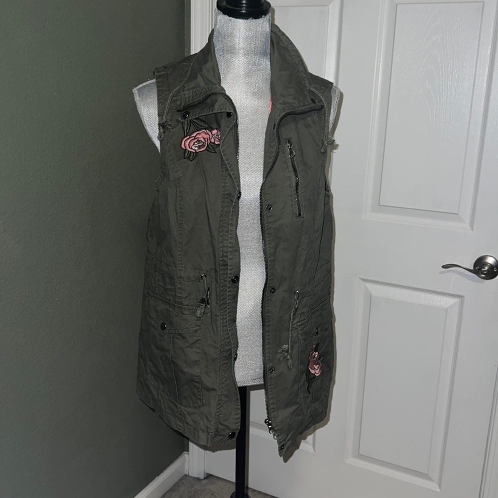 NWOT Jolt Military Floral Embroidered Vest